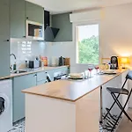 Logis à 5 Min De L'autoroute A10, Balcon&parking Privé Apartamento