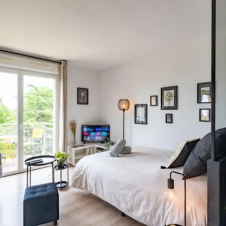 Apartment Logis Verde, 5 Minutes De L'autoroute A10, Balcon & Parking Prive *