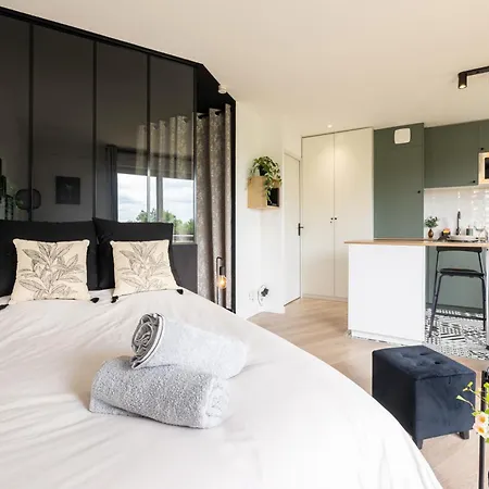 Logis Verde, 5 Minutes De L'autoroute A10, Balcon & Parking Prive Apartment Chatellerault