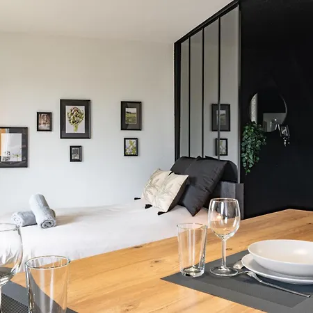 Logis Verde, 5 Minutes De L'autoroute A10, Balcon & Parking Prive Chatellerault