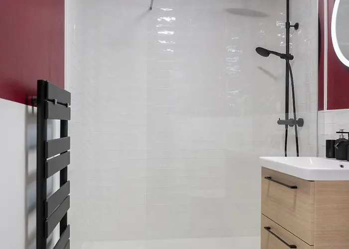 Logis à 5 Min De L'autoroute A10, Balcon&parking Privé Châtellerault