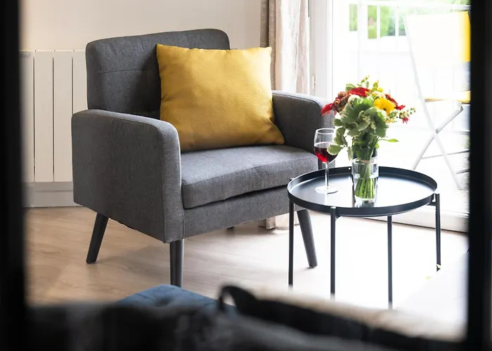 Logis à 5 Min De L'autoroute A10, Balcon&parking Privé Apartamento