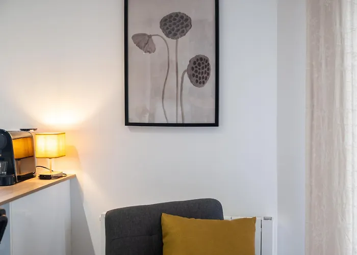 Logis à 5 Min De L'autoroute A10, Balcon&parking Privé Châtellerault