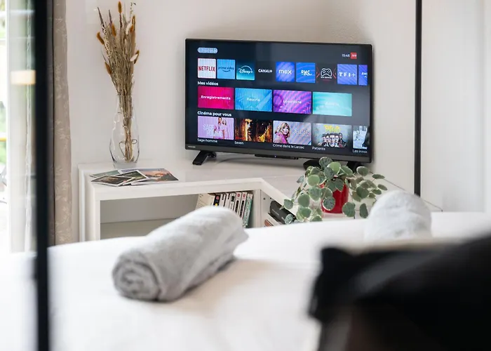 Logis à 5 Min De L'autoroute A10, Balcon&parking Privé * Châtellerault