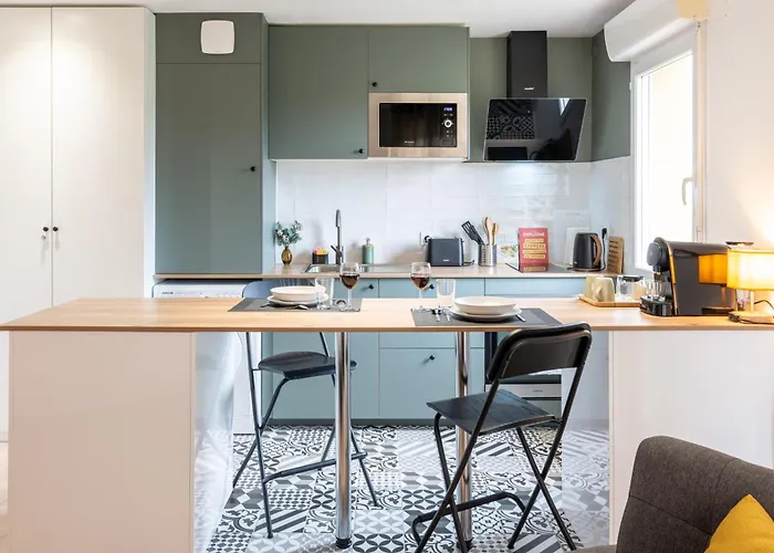 Logis à 5 Min De L'autoroute A10, Balcon&parking Privé Apartamento