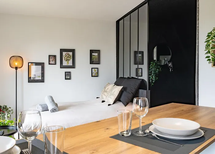 Logis à 5 Min De L'autoroute A10, Balcon&parking Privé Châtellerault