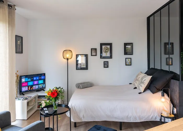 Logis à 5 Min De L'autoroute A10, Balcon&parking Privé Châtellerault