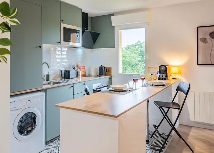 Logis à 5 Min De L'autoroute A10, Balcon&parking Privé Apartamento